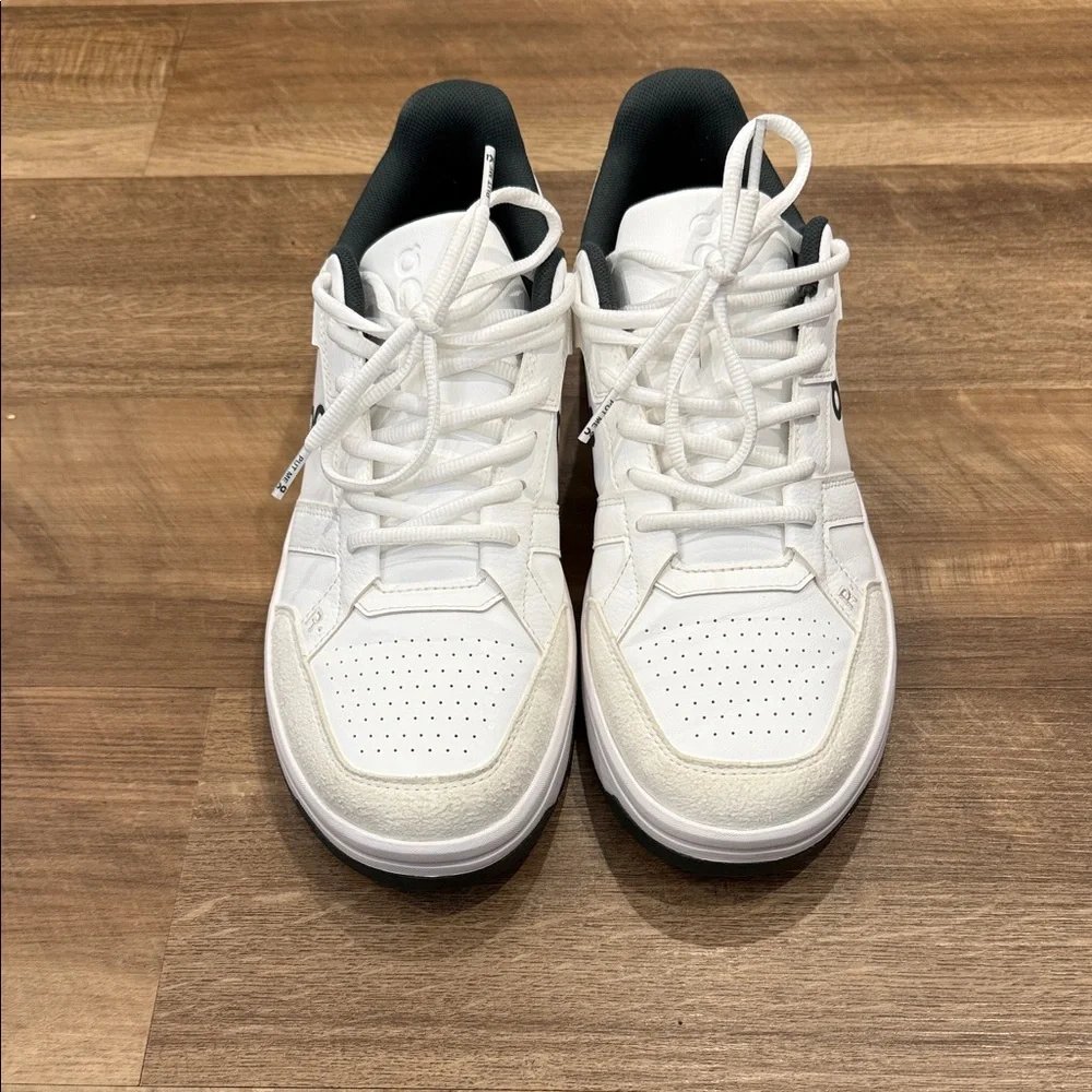 On Running The Roger Men's Low-Top Sneakers in White with Forest Green Accents - Picture 7 of 9